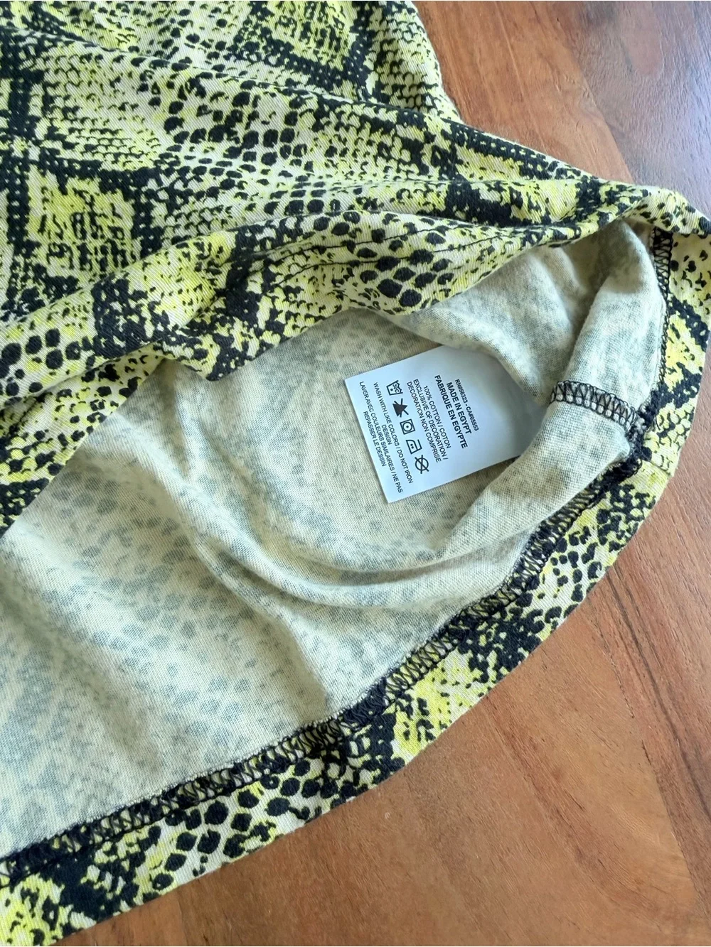 Cotton Yellow Snake-Print Short Sleeve Tee women’s size XS like new Nike